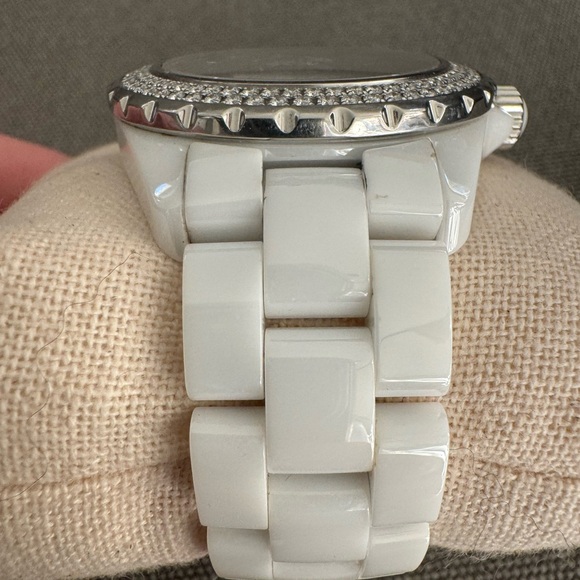 Chanel J12 ceramic and diamond watch - Picture 4 of 14